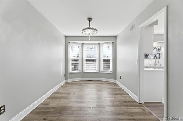 425 Lakes Edge Drive, Oxford, MI 48371