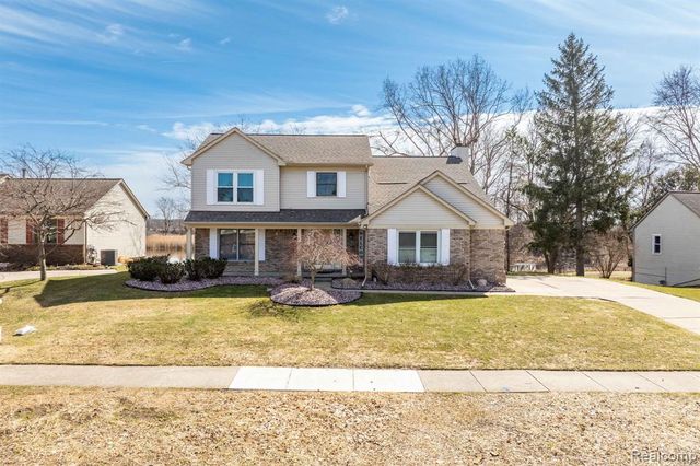 425 Lakes Edge Drive, Oxford, MI 48371