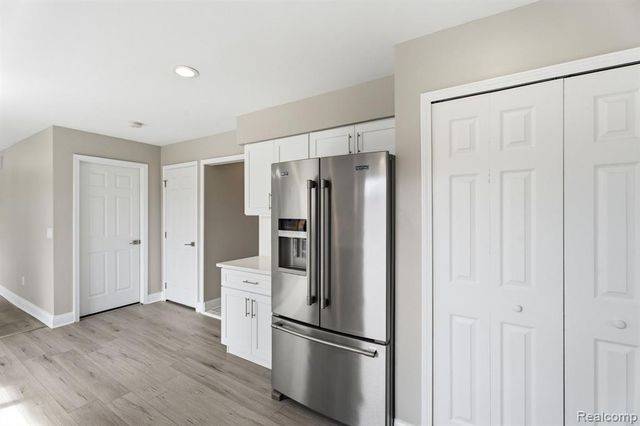 425 Lakes Edge Drive, Oxford, MI 48371