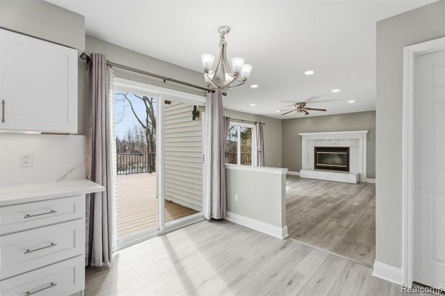 425 Lakes Edge Drive, Oxford, MI 48371