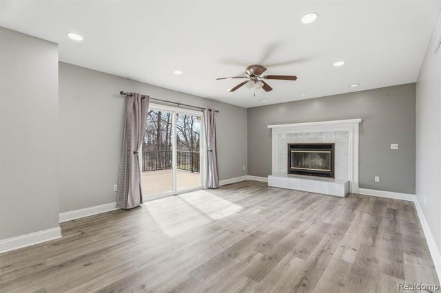 425 Lakes Edge Drive, Oxford, MI 48371