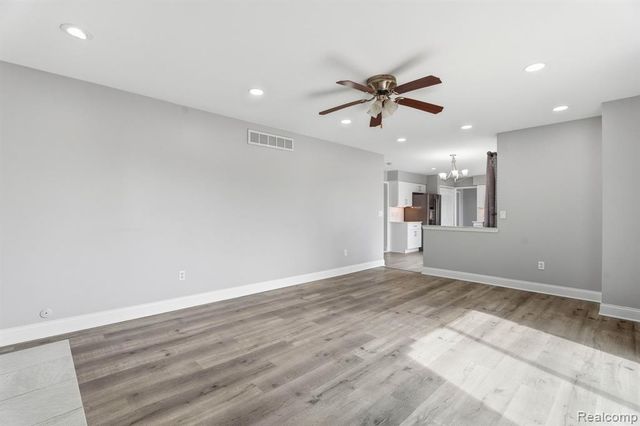 425 Lakes Edge Drive, Oxford, MI 48371