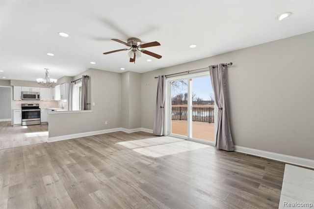 425 Lakes Edge Drive, Oxford, MI 48371