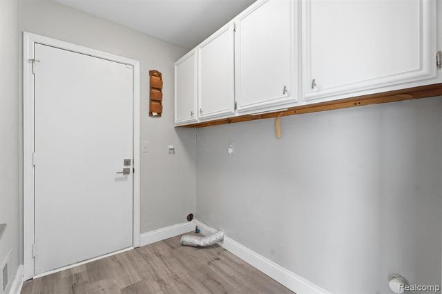 425 Lakes Edge Drive, Oxford, MI 48371