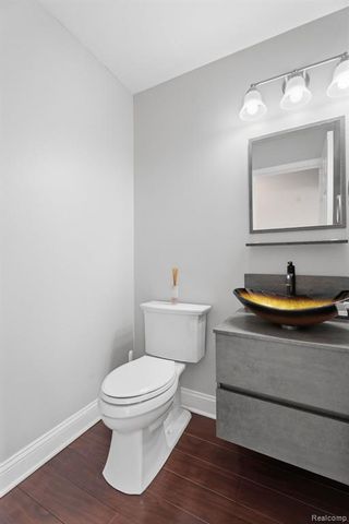 425 Lakes Edge Drive, Oxford, MI 48371