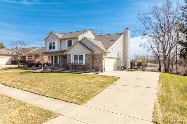 425 Lakes Edge Drive, Oxford, MI 48371