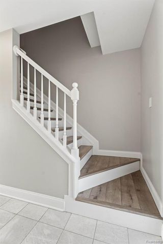 425 Lakes Edge Drive, Oxford, MI 48371