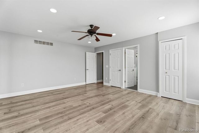 425 Lakes Edge Drive, Oxford, MI 48371