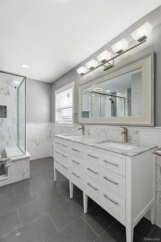 425 Lakes Edge Drive, Oxford, MI 48371