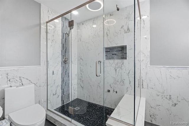 425 Lakes Edge Drive, Oxford, MI 48371