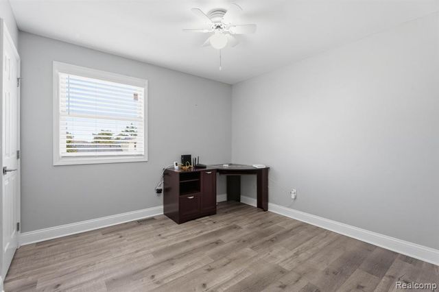 425 Lakes Edge Drive, Oxford, MI 48371