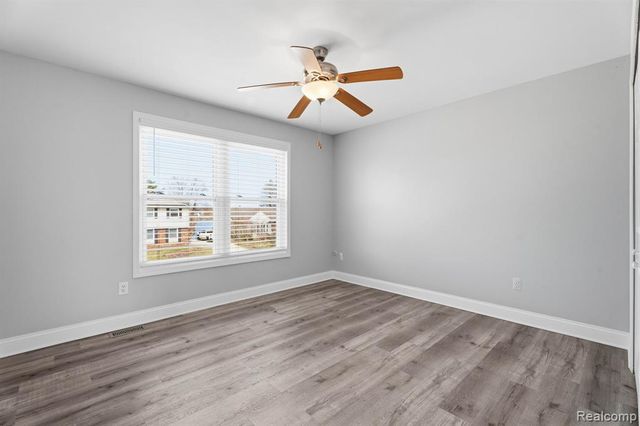 425 Lakes Edge Drive, Oxford, MI 48371