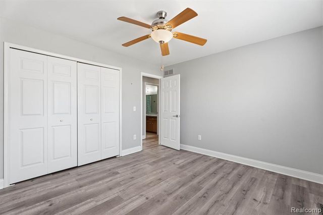 425 Lakes Edge Drive, Oxford, MI 48371