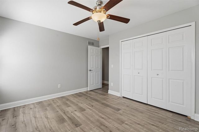 425 Lakes Edge Drive, Oxford, MI 48371