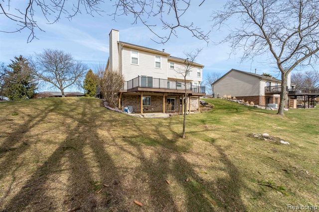 425 Lakes Edge Drive, Oxford, MI 48371