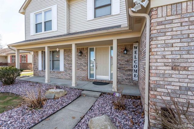 425 Lakes Edge Drive, Oxford, MI 48371