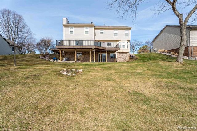 425 Lakes Edge Drive, Oxford, MI 48371