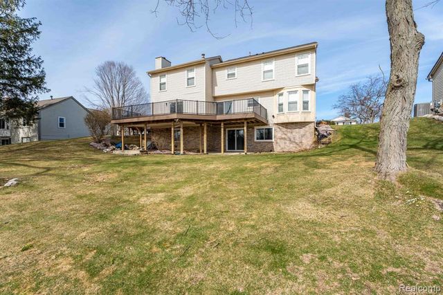 425 Lakes Edge Drive, Oxford, MI 48371