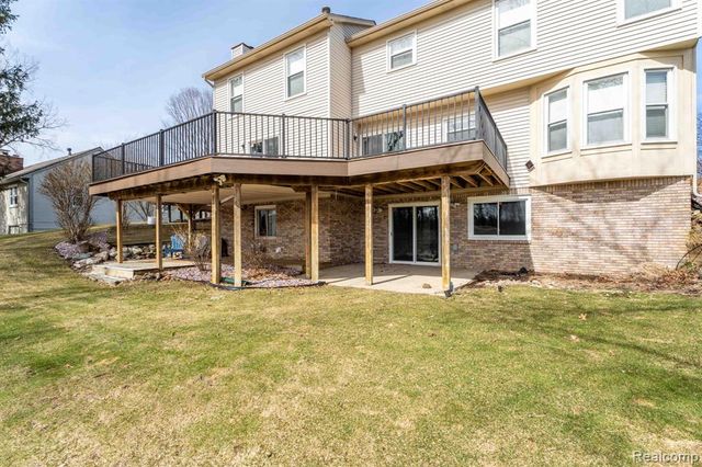 425 Lakes Edge Drive, Oxford, MI 48371