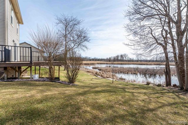 425 Lakes Edge Drive, Oxford, MI 48371