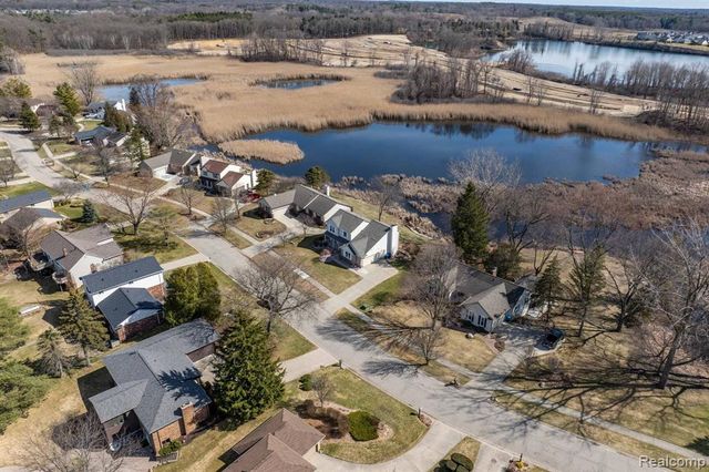 425 Lakes Edge Drive, Oxford, MI 48371