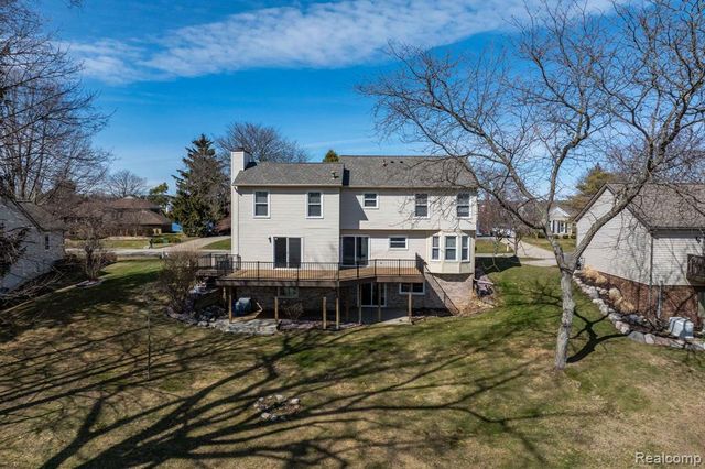 425 Lakes Edge Drive, Oxford, MI 48371