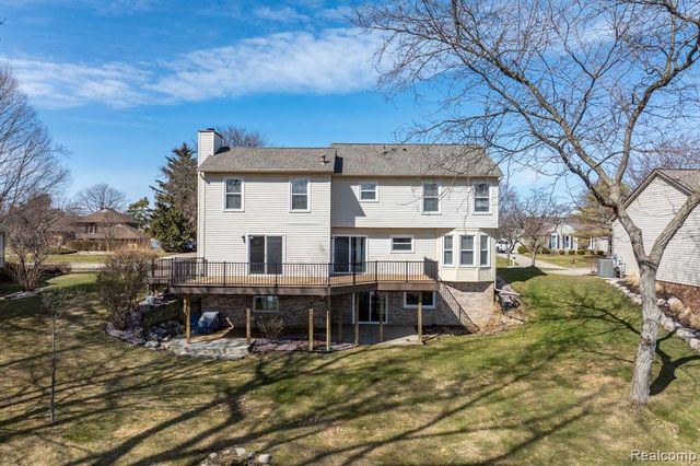 425 Lakes Edge Drive, Oxford, MI 48371