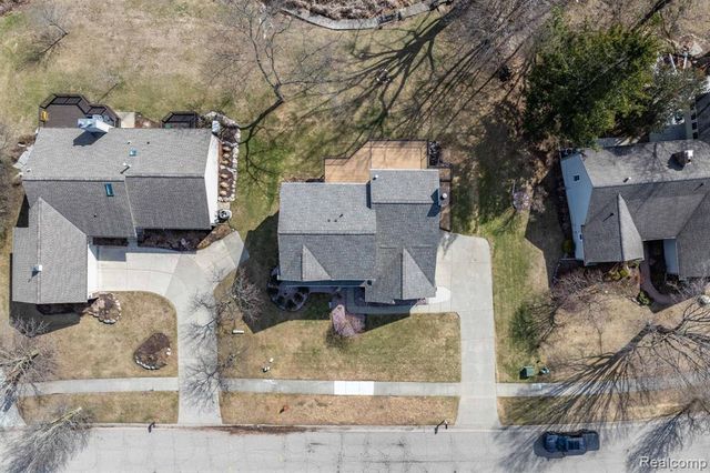 425 Lakes Edge Drive, Oxford, MI 48371