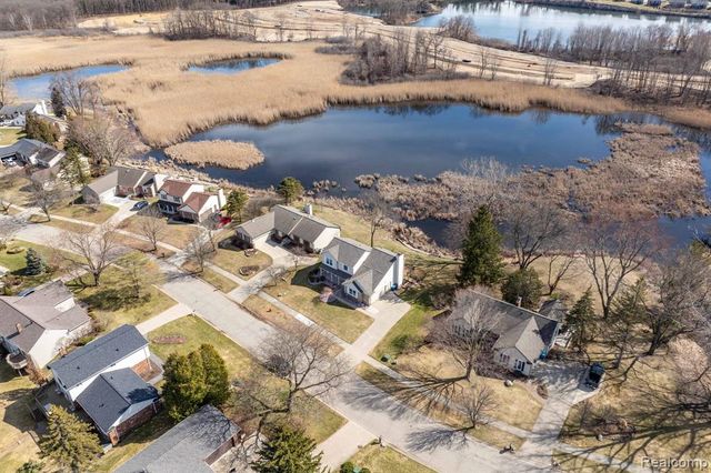 425 Lakes Edge Drive, Oxford, MI 48371