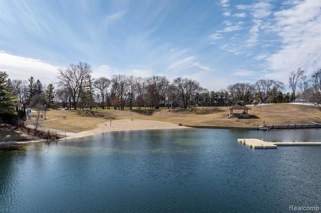 425 Lakes Edge Drive, Oxford, MI 48371