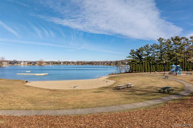 425 Lakes Edge Drive, Oxford, MI 48371