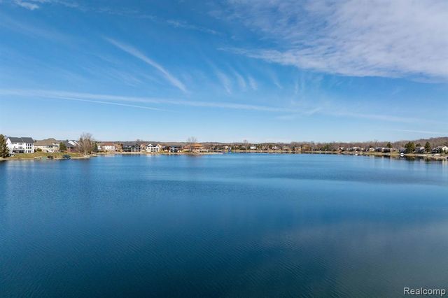 425 Lakes Edge Drive, Oxford, MI 48371