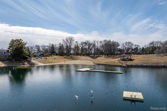 425 Lakes Edge Drive, Oxford, MI 48371