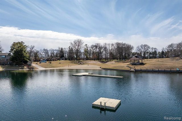 425 Lakes Edge Drive, Oxford, MI 48371