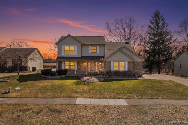 425 Lakes Edge Drive, Oxford, MI 48371