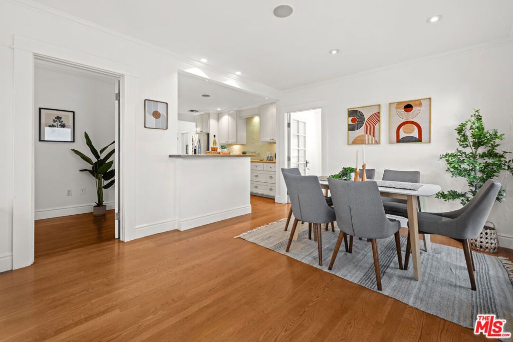 Image 18 of property listing at 8712 Sherwood Drive, West Hollywood, CA 90069