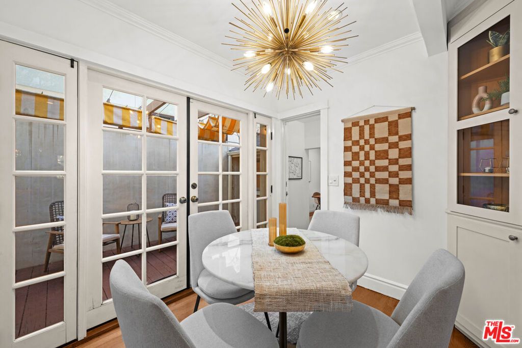 Image 26 of property listing at 8712 Sherwood Drive, West Hollywood, CA 90069