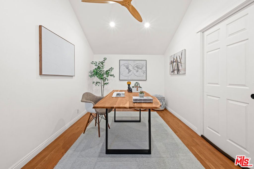 Image 29 of property listing at 8712 Sherwood Drive, West Hollywood, CA 90069