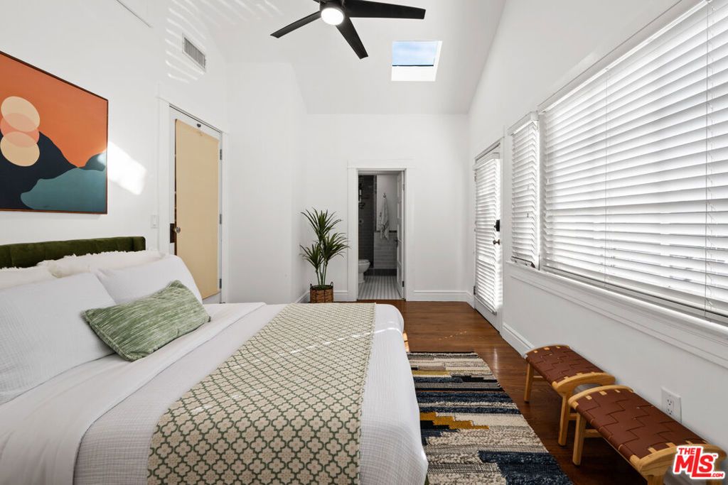 Image 36 of property listing at 8712 Sherwood Drive, West Hollywood, CA 90069