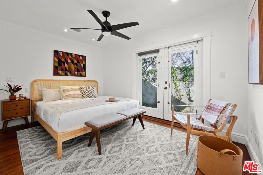 Image 40 of property listing at 8712 Sherwood Drive, West Hollywood, CA 90069