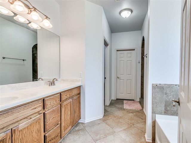 12374 Fairfield Road, Guthrie, OK 73044