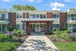 127 N Wolf Road 58A, Wheeling, IL 60090