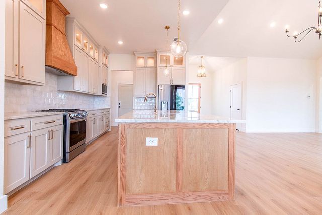 1444 Water Oak Drive, Oak Ridge, TX 75142