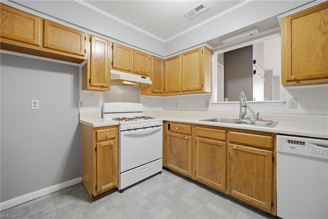 32 Riverchase DR, Hampton, VA 23669