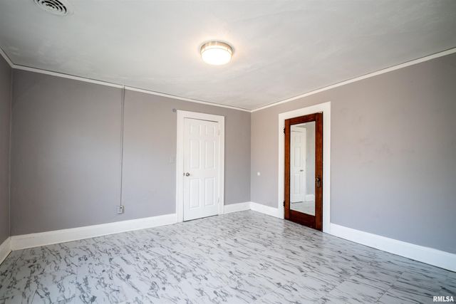 501 W COLUMBIA Terrace, Peoria, IL 61606