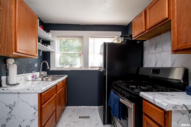 501 W COLUMBIA Terrace, Peoria, IL 61606