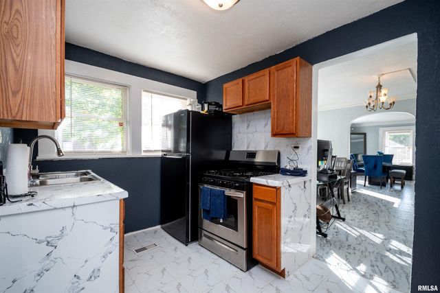 501 W COLUMBIA Terrace, Peoria, IL 61606