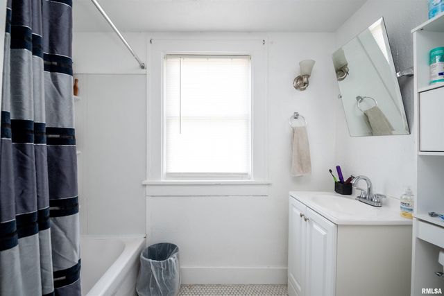 501 W COLUMBIA Terrace, Peoria, IL 61606