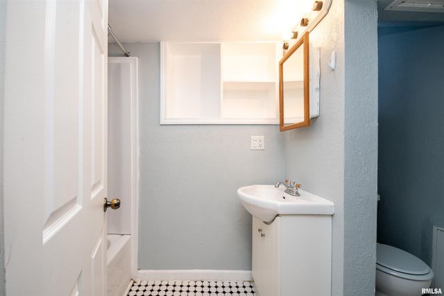 501 W COLUMBIA Terrace, Peoria, IL 61606