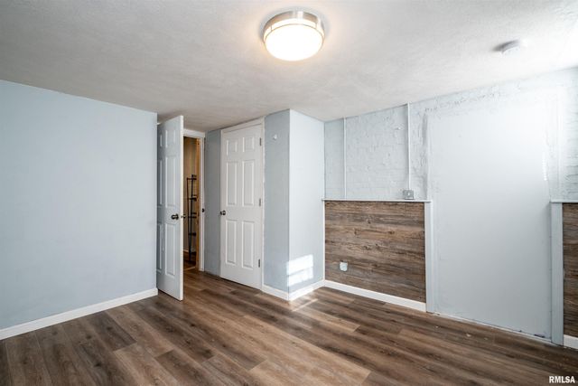 501 W COLUMBIA Terrace, Peoria, IL 61606